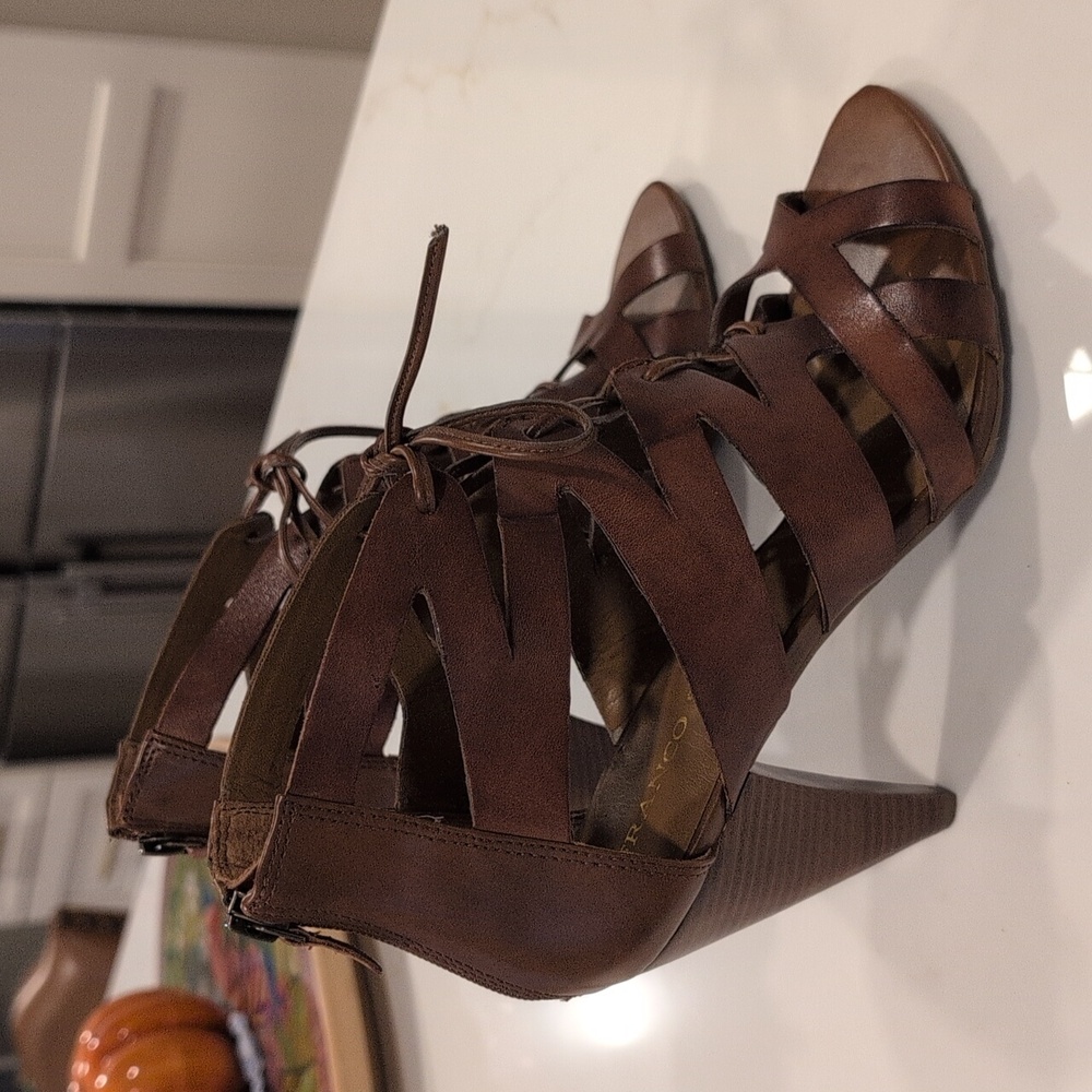 Franco Sarto Women's Gladiator Style Brown Shoes. Size 8.5 - Picture 3 of 14